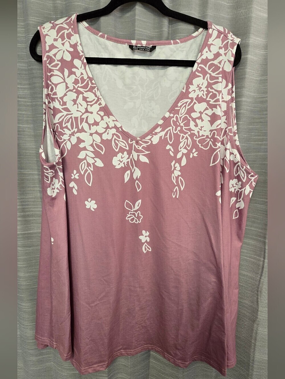 BloomChic Mauve-Pink Floral V-Neck Tank